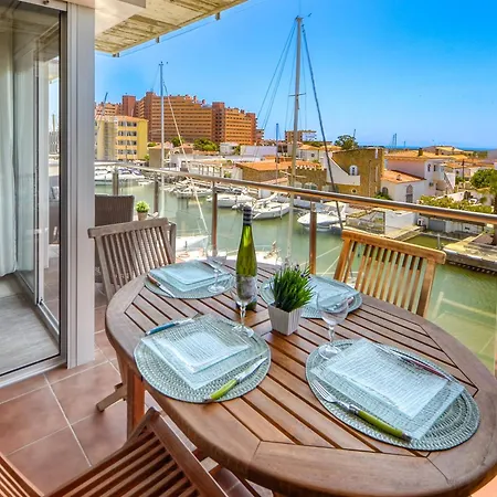 Apartment In With Pool *