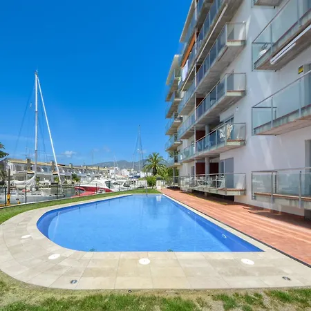 In With Pool Apartment