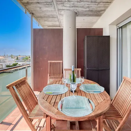 Apartment In With Pool Roses