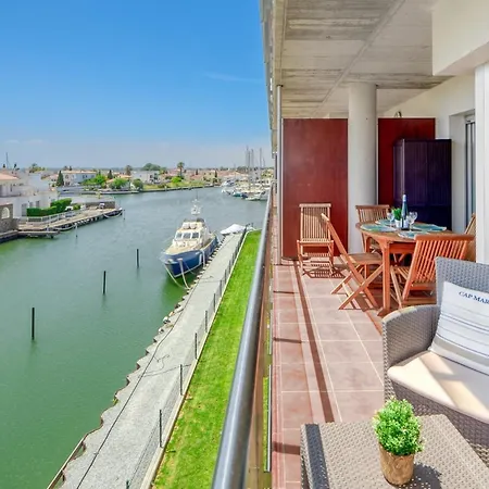 Apartment In With Pool